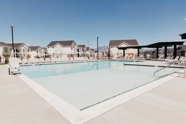 Building Photo - Beautiful Top Level Condo w 1 car garage