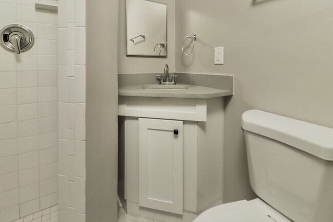 Building Photo - 8807 Wellesly Ct