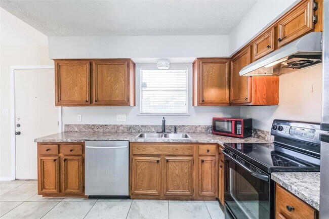 Building Photo - 20223 Regents Corner Ln