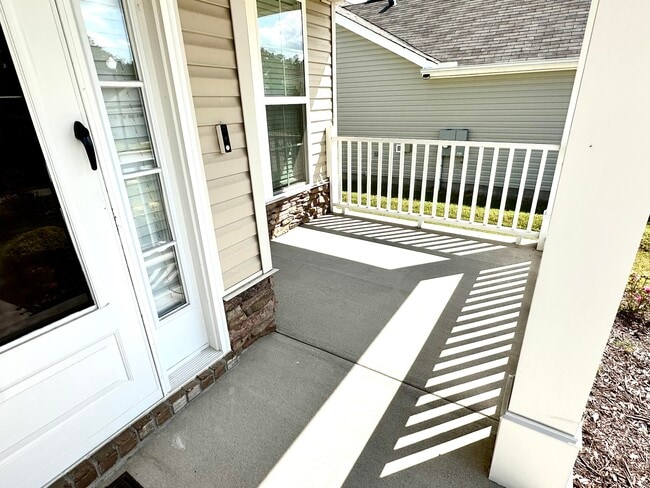 Building Photo - 822 Goodale Dr