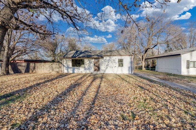 Building Photo - 2 Bed, 1 Bath Ready for Rent!