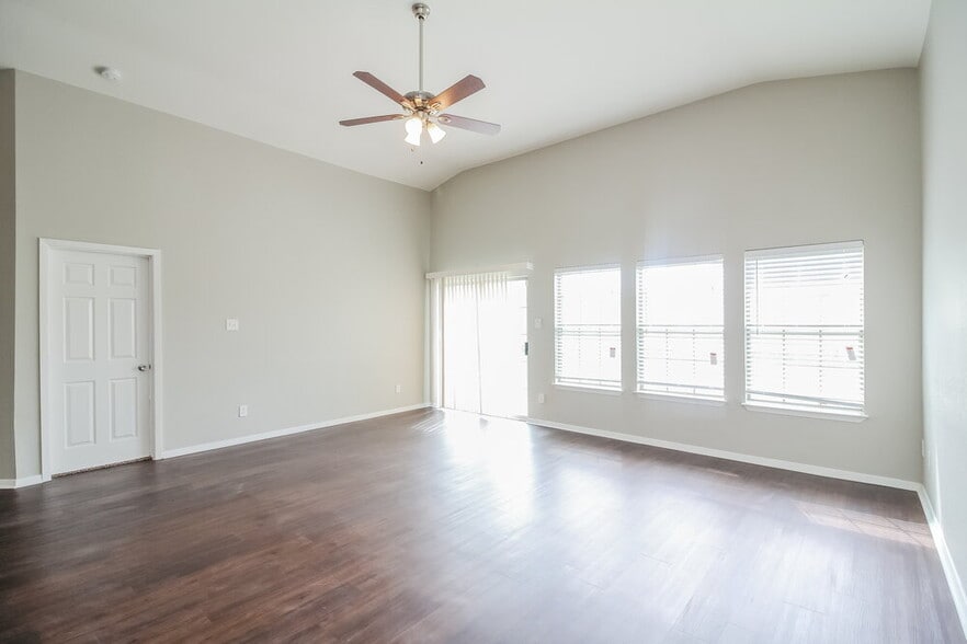 Building Photo - 926 Hannah Way