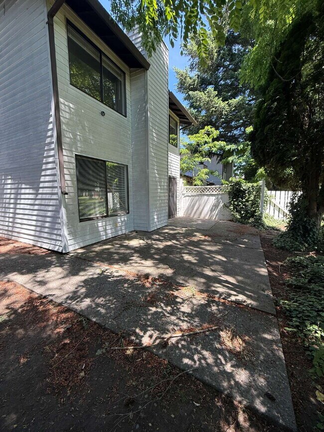 Building Photo - Hidden Gem in Auburn Available Now!