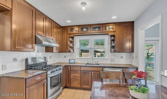 Building Photo - 402 Ryders Ln