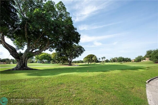 Building Photo - 250 Jacaranda Dr