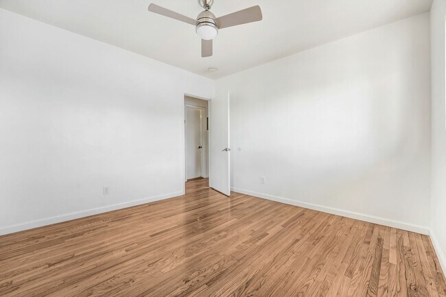Building Photo - This upstairs 2 bed / 1 bath apartment in Echo Park is now available - Includes private parking a...