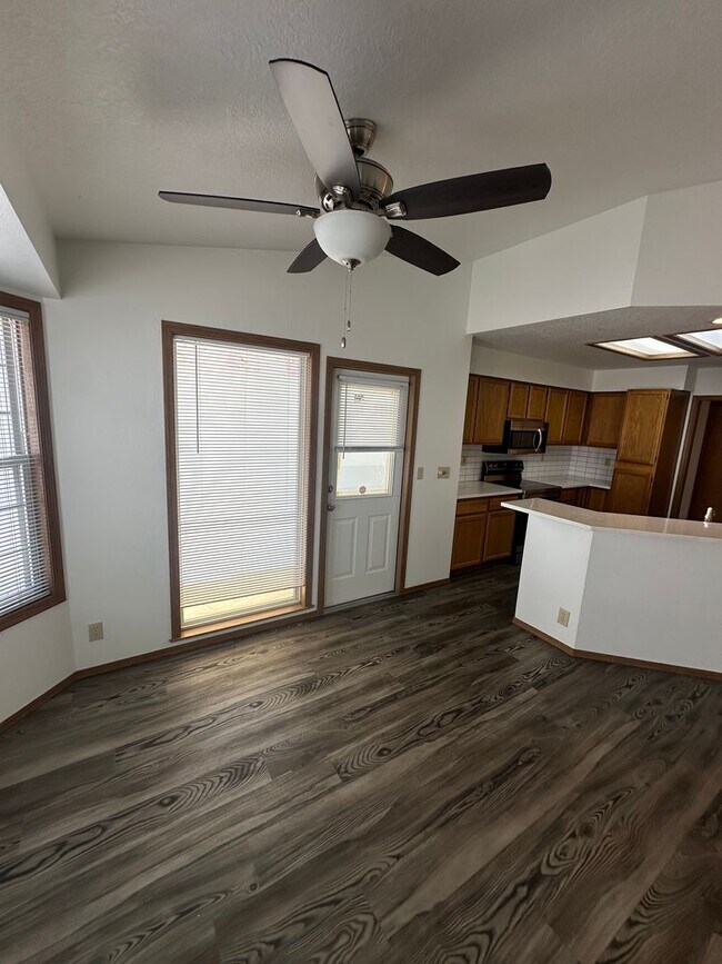 Building Photo - Tranquil & delightful 3-bedroom, 2-bathroo...