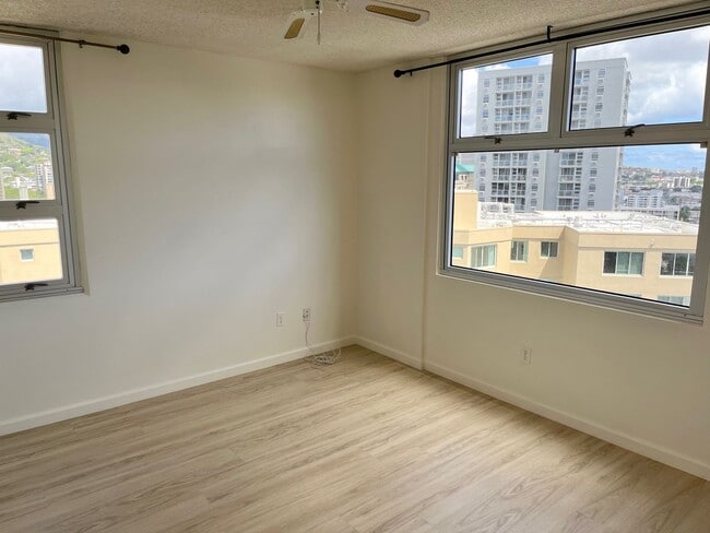 Building Photo - 1450 Young St
