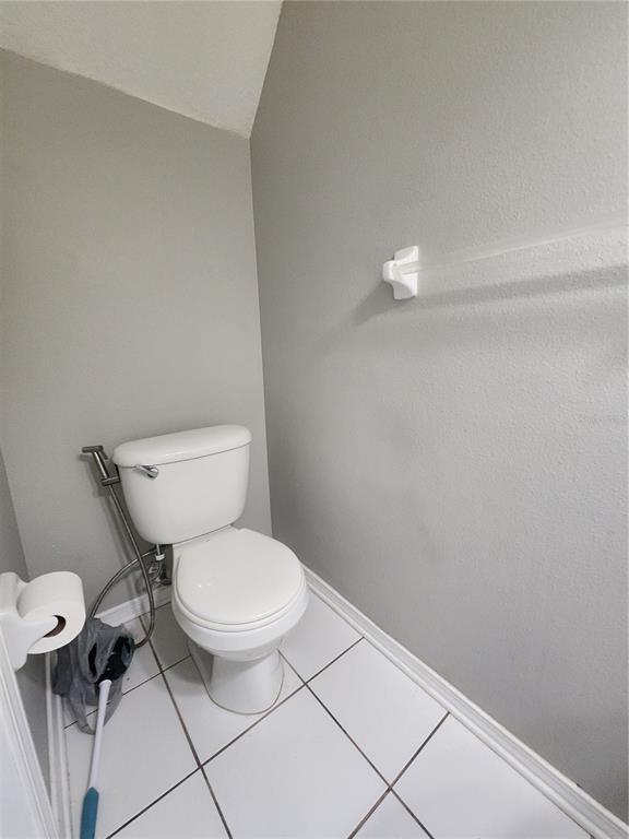 Building Photo - 2302 Lake Woodberry Cir