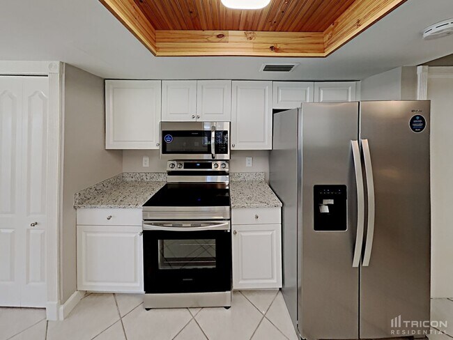 Building Photo - 15927 Mystic Way