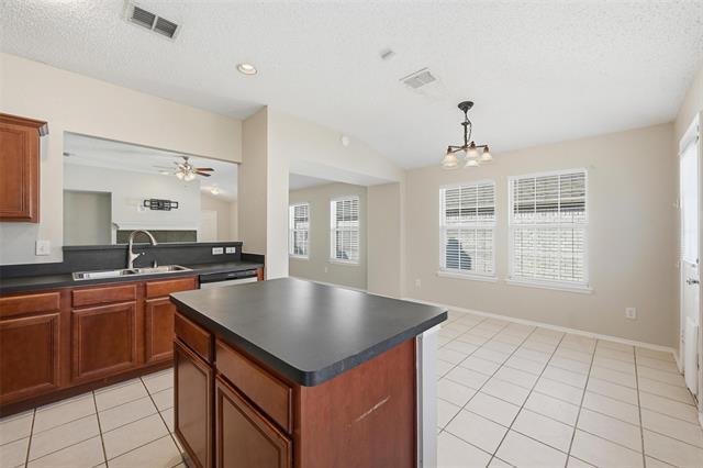 Building Photo - 1665 Crown Point Dr