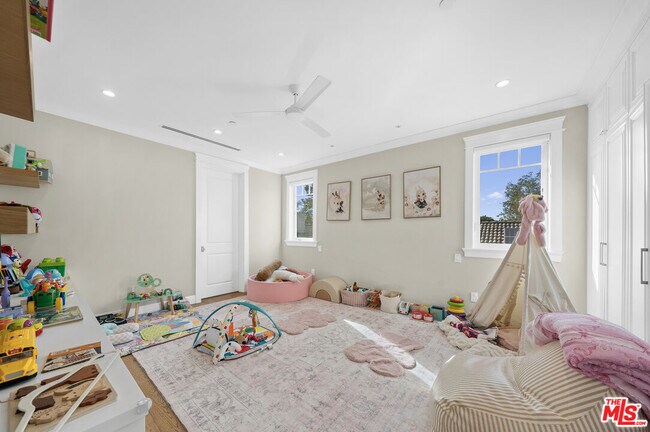 Building Photo - 12345 Huston St