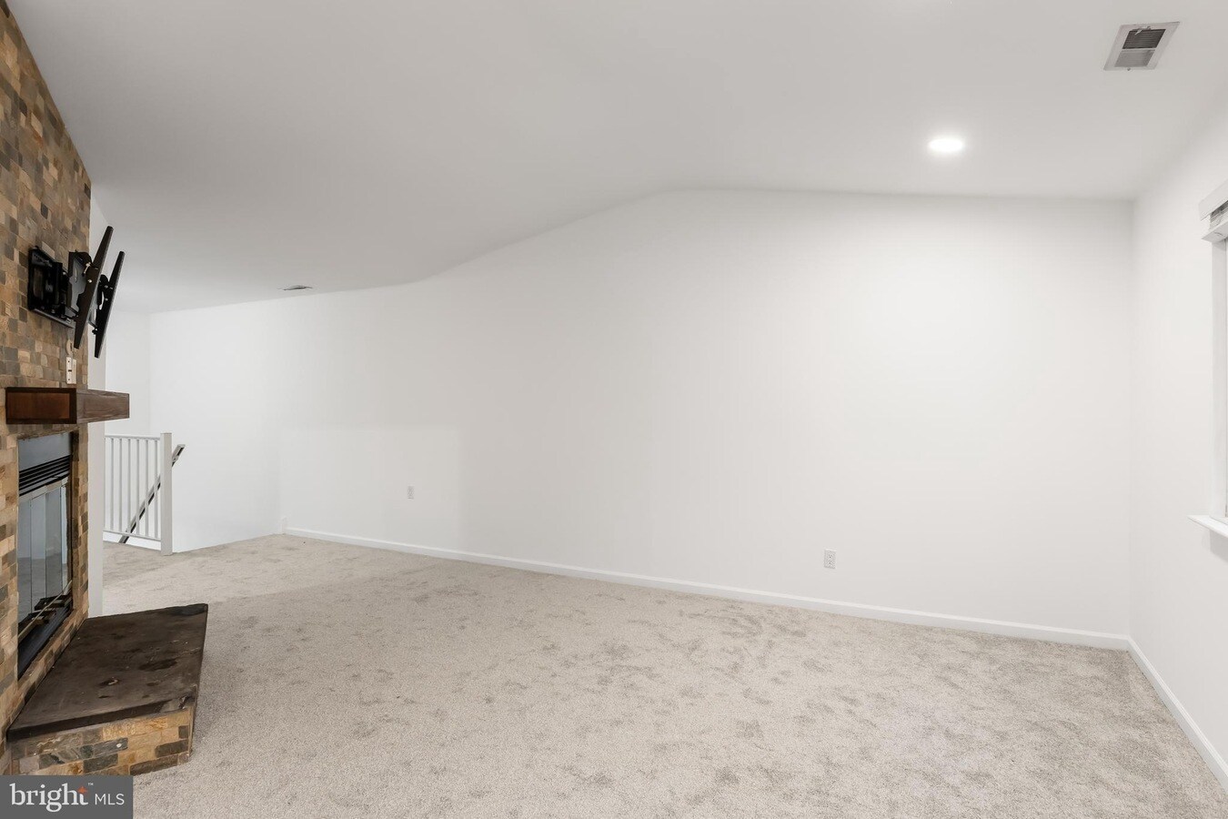 Building Photo - 402B Mulberry Cv