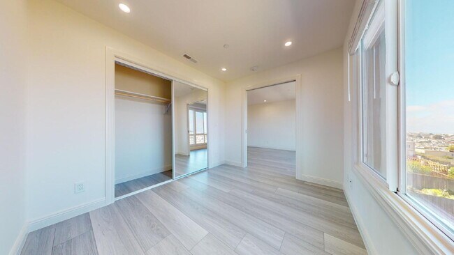 Building Photo - "Charming Urban Retreat: Cozy 1-Bedroom Haven in Daly City!"