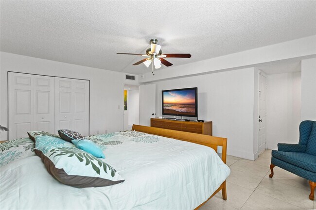 Building Photo - 16051 Blatt Blvd