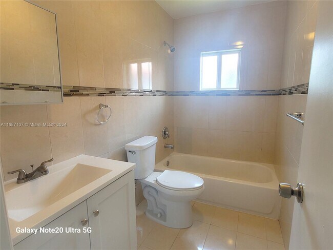 Building Photo - 3118 SW 7th St