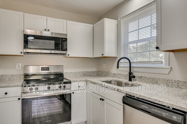 Building Photo - 3412 Princess Ct