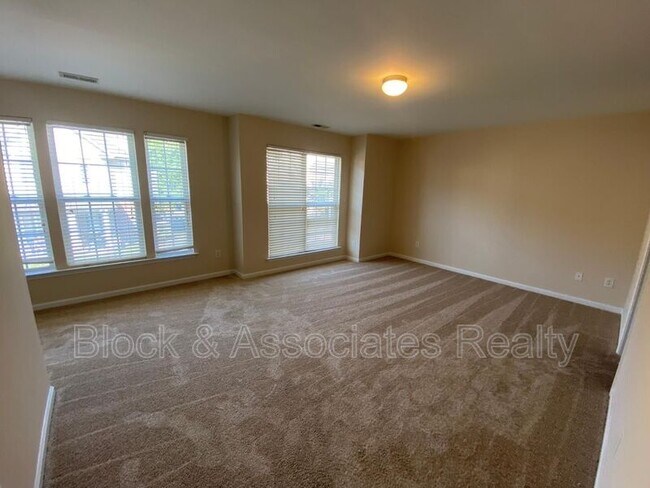 Building Photo - 10132 Blackwell Dr