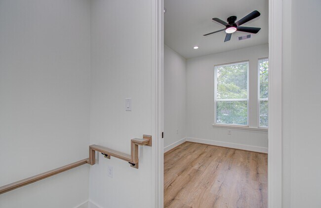 Building Photo - 1308 Tarley St