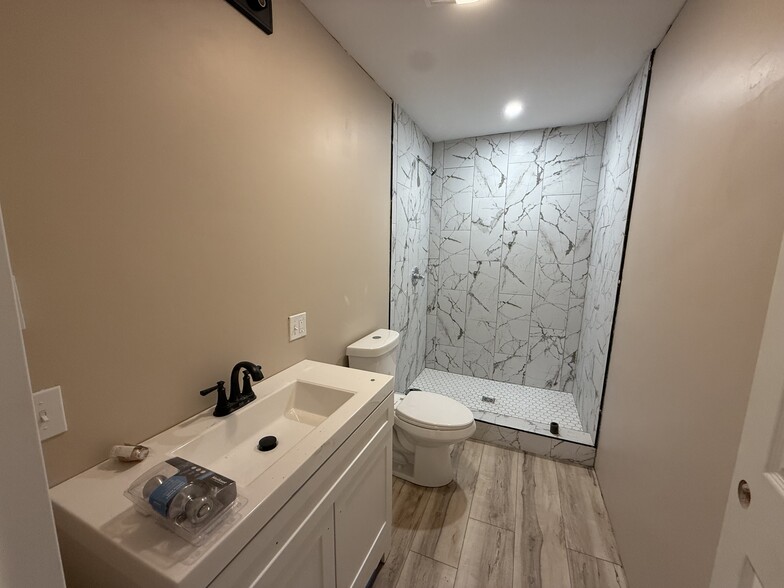 Building Photo - 41 Knapp St