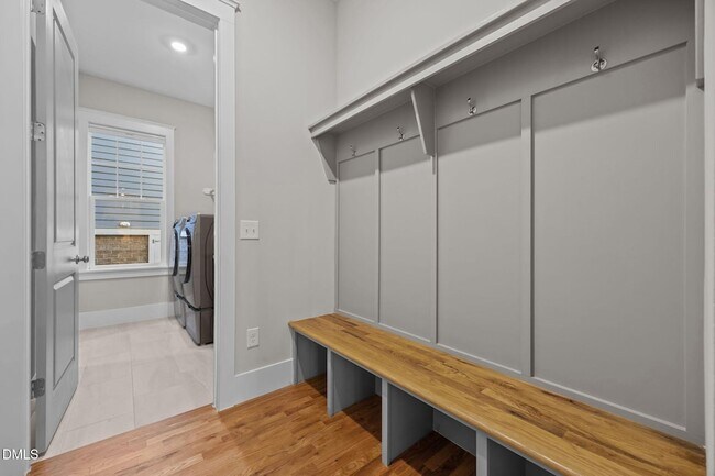 Building Photo - 916 Noisette Ct