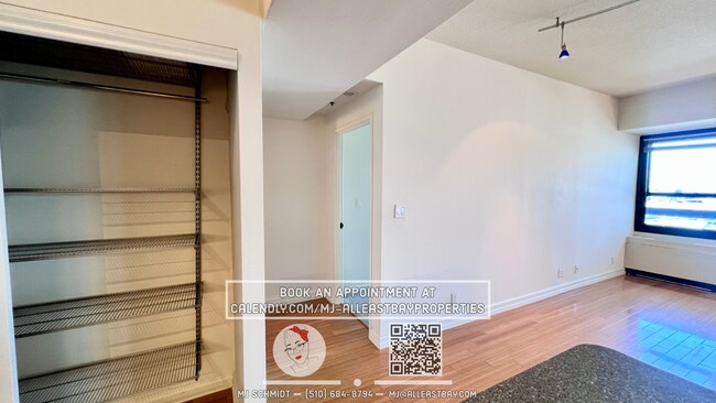 Building Photo - Contemporary condo on the 10th floor inclu...