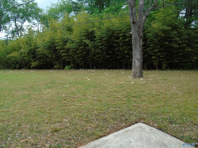 Building Photo - 704 Graycroft Dr SW