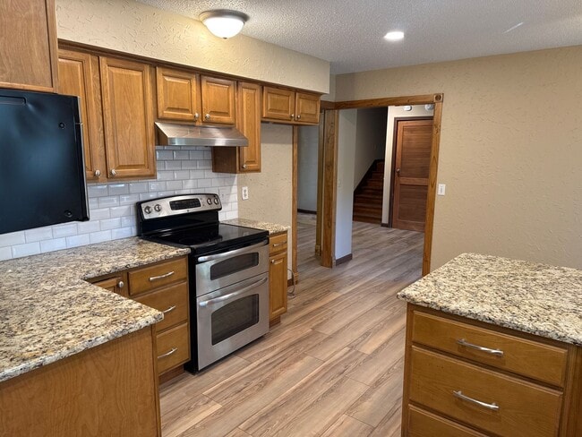 Building Photo - 4 Bedroom 3 Baths Southeast!  $2395