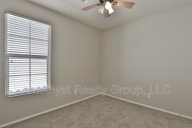 Building Photo - 15068 W Glenrosa Ave