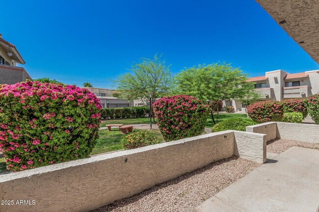 Building Photo - 985 N Granite Reef Rd