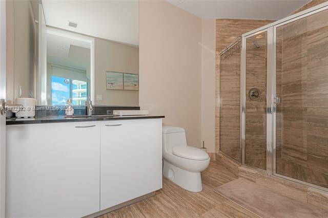 Building Photo - 16001 Collins Ave