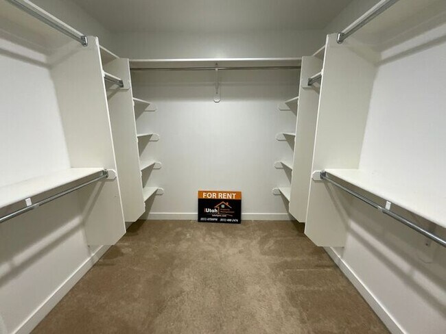 Building Photo - 4 bdrm 3 bth Home 2 Car Garage- Small Dog ...