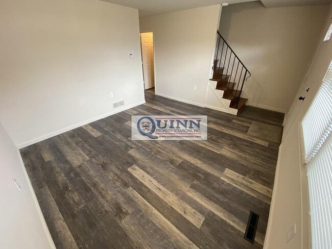 Building Photo - 124 E Village Rd