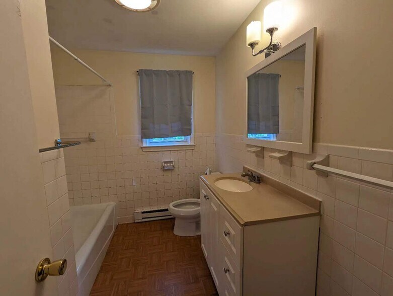 Building Photo - 262 Robin Ln