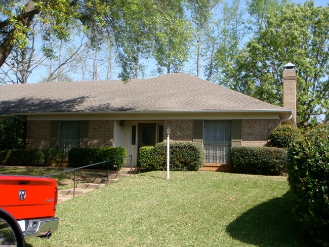 Primary Photo - 307 Hampton Ct