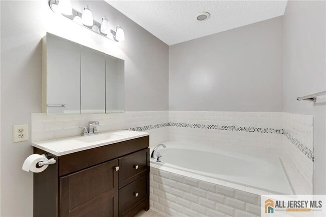 Building Photo - 140 S Barrow Pl