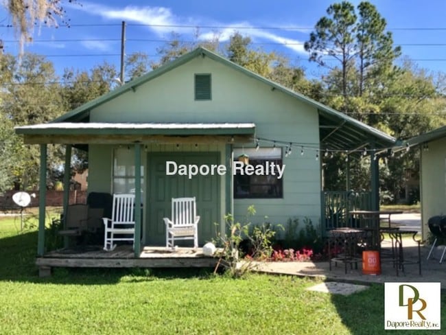 Building Photo - Lakefront-Remodeled 2 Bed, Garage, Wood Fl...