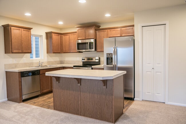 Building Photo - Lacey, 4 bedroom, 2.5 bath home.