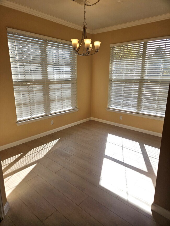 Building Photo - 7442 S Quail Cir