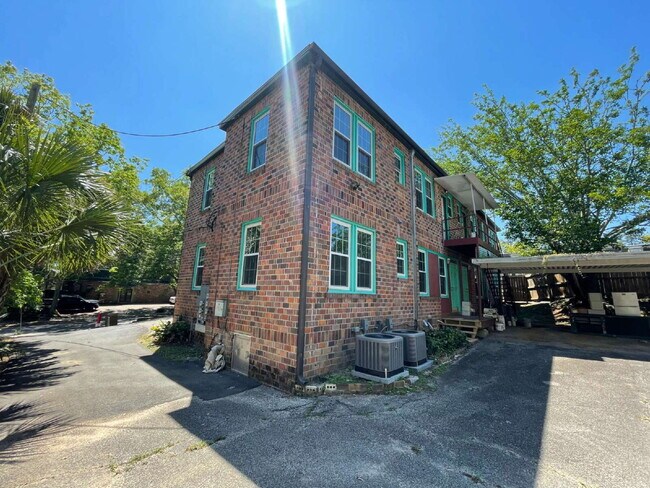 Building Photo - Recently remodeled 2/1 in Midtown!