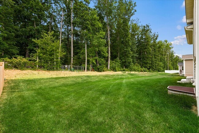 Building Photo - 8627 Fleetwood Dr