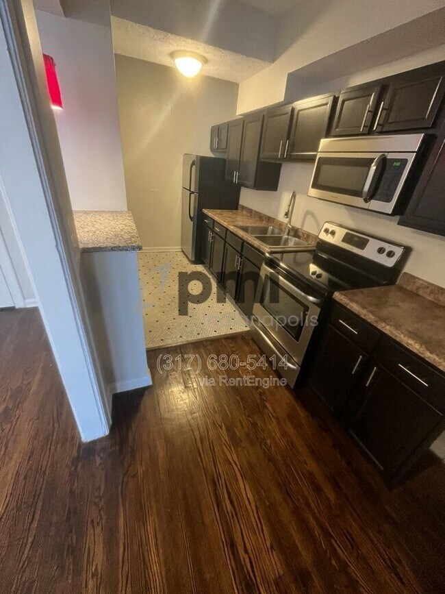 Building Photo - 1 W 28th St