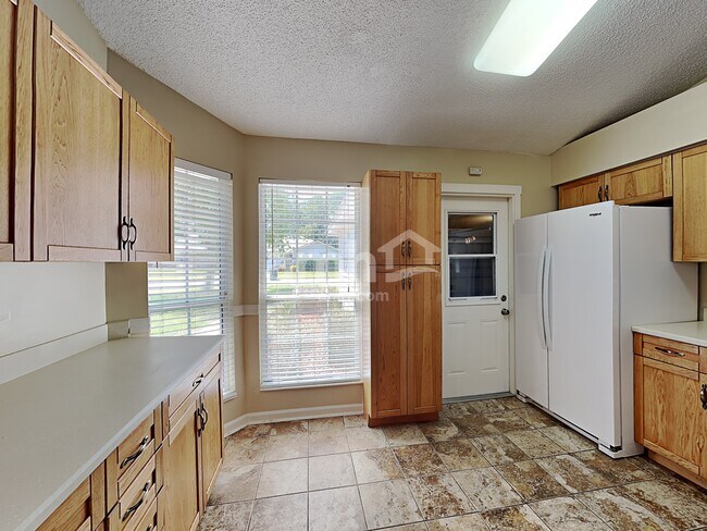 Building Photo - 10979 Mindanao Dr S