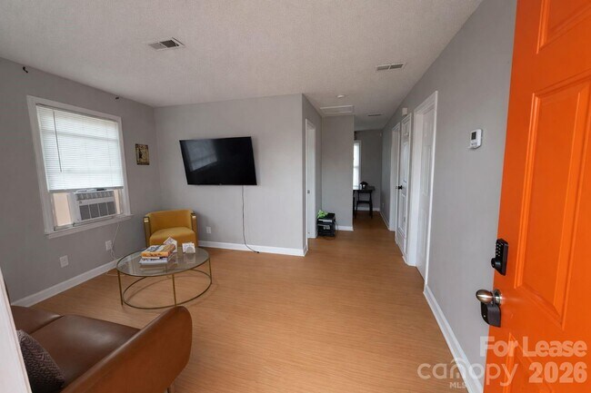 Building Photo - 316 Skyland Ave