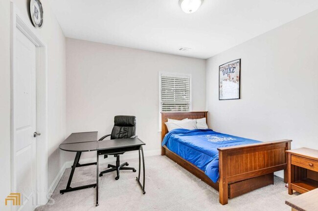 Building Photo - 600 Thornhill Ln
