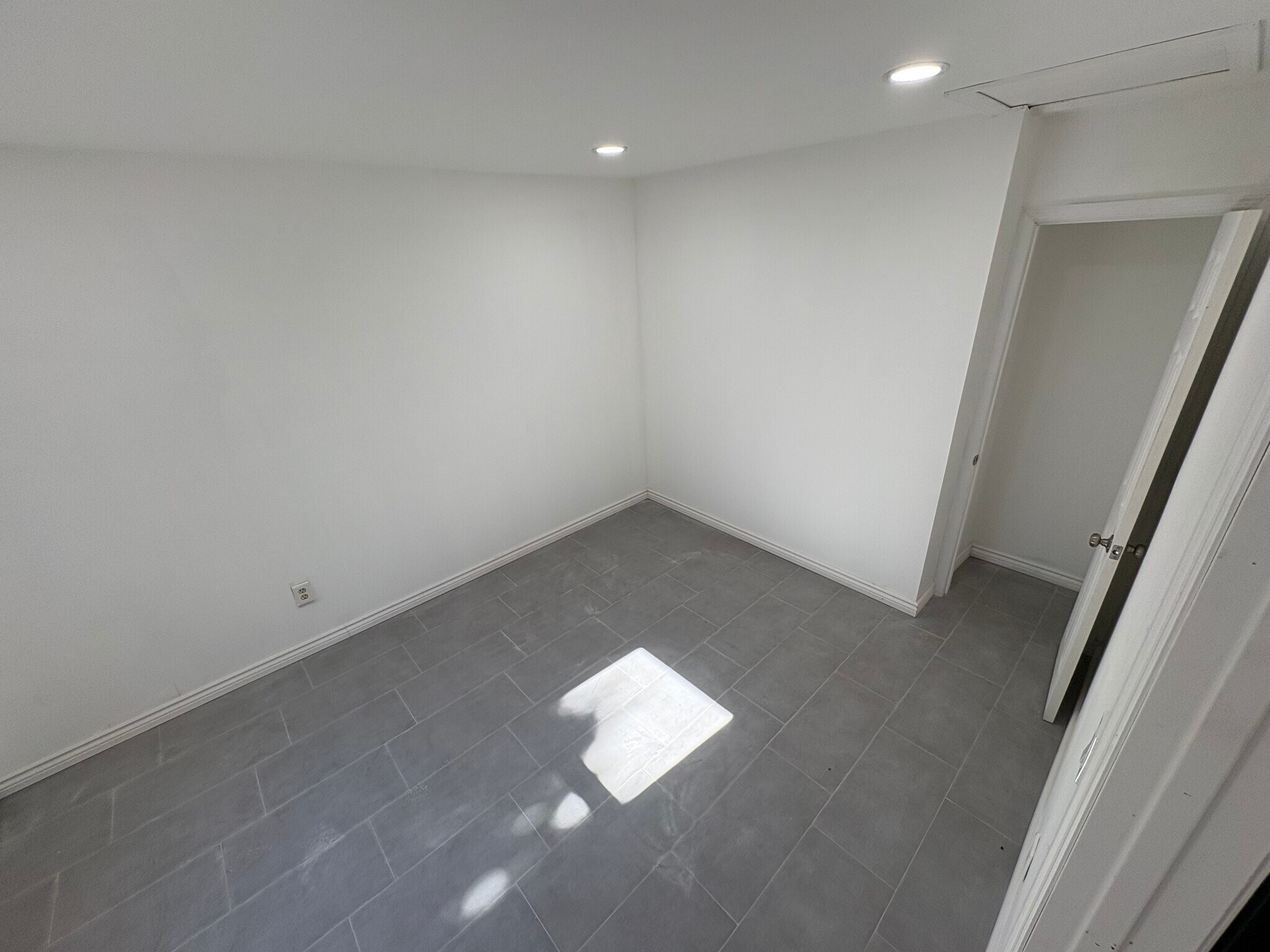 Building Photo - 3 William St