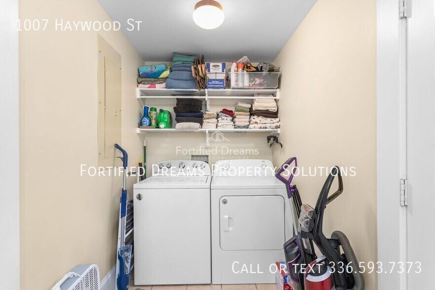Building Photo - 1007 Haywood St