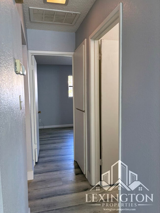 Building Photo - Charming 2BD/1.5BA Sacramento Home, near J...