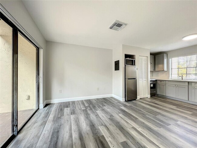 Building Photo - 10288 Turkey Lake Rd