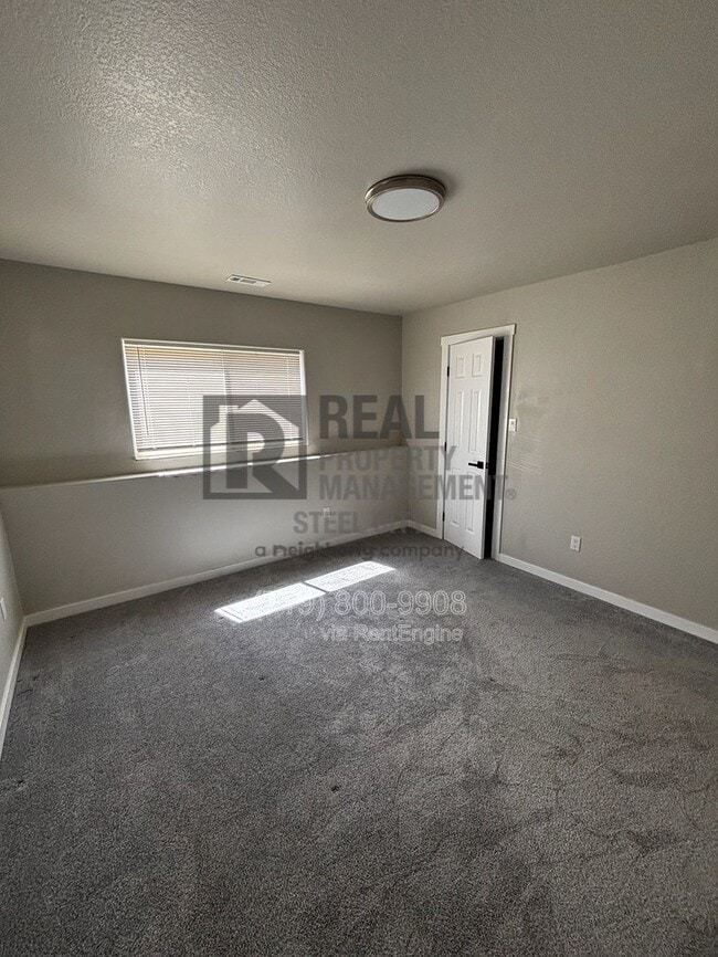 Building Photo - 326 W Golden Eagle Way